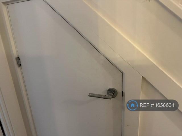 House Struthers Close in Rugby