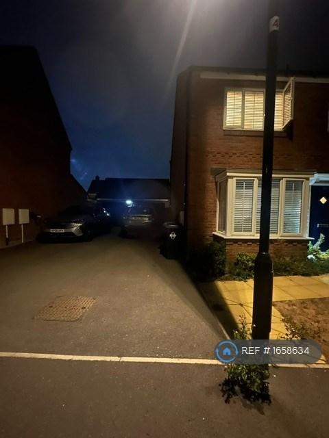 House Struthers Close in Rugby