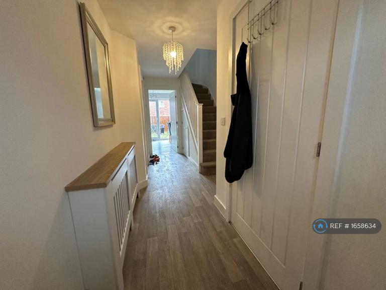House Struthers Close in Rugby