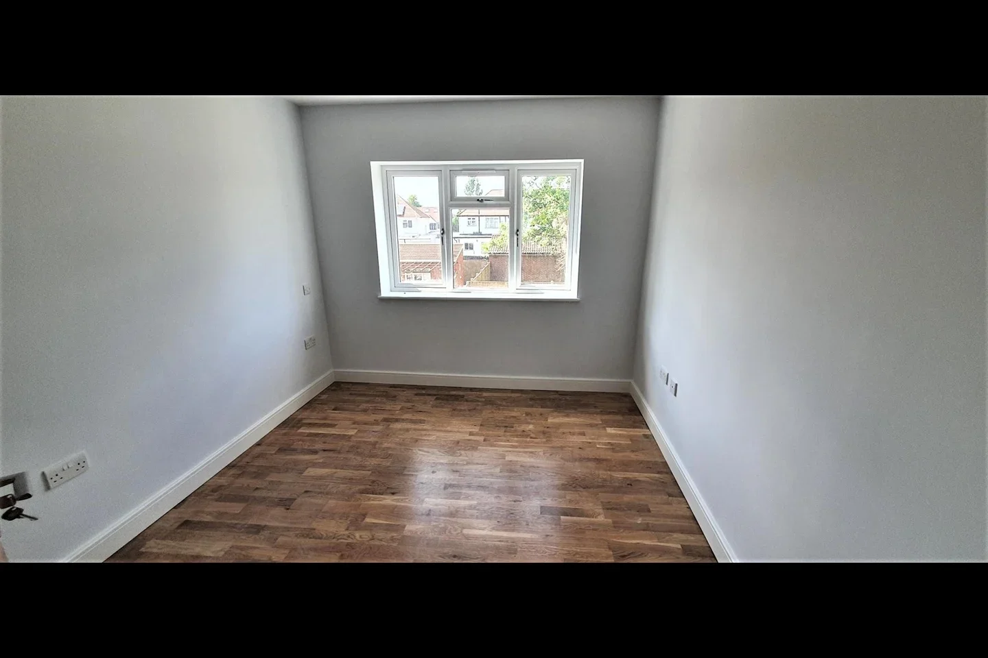 Flat Ruskin Gardens in Greater London