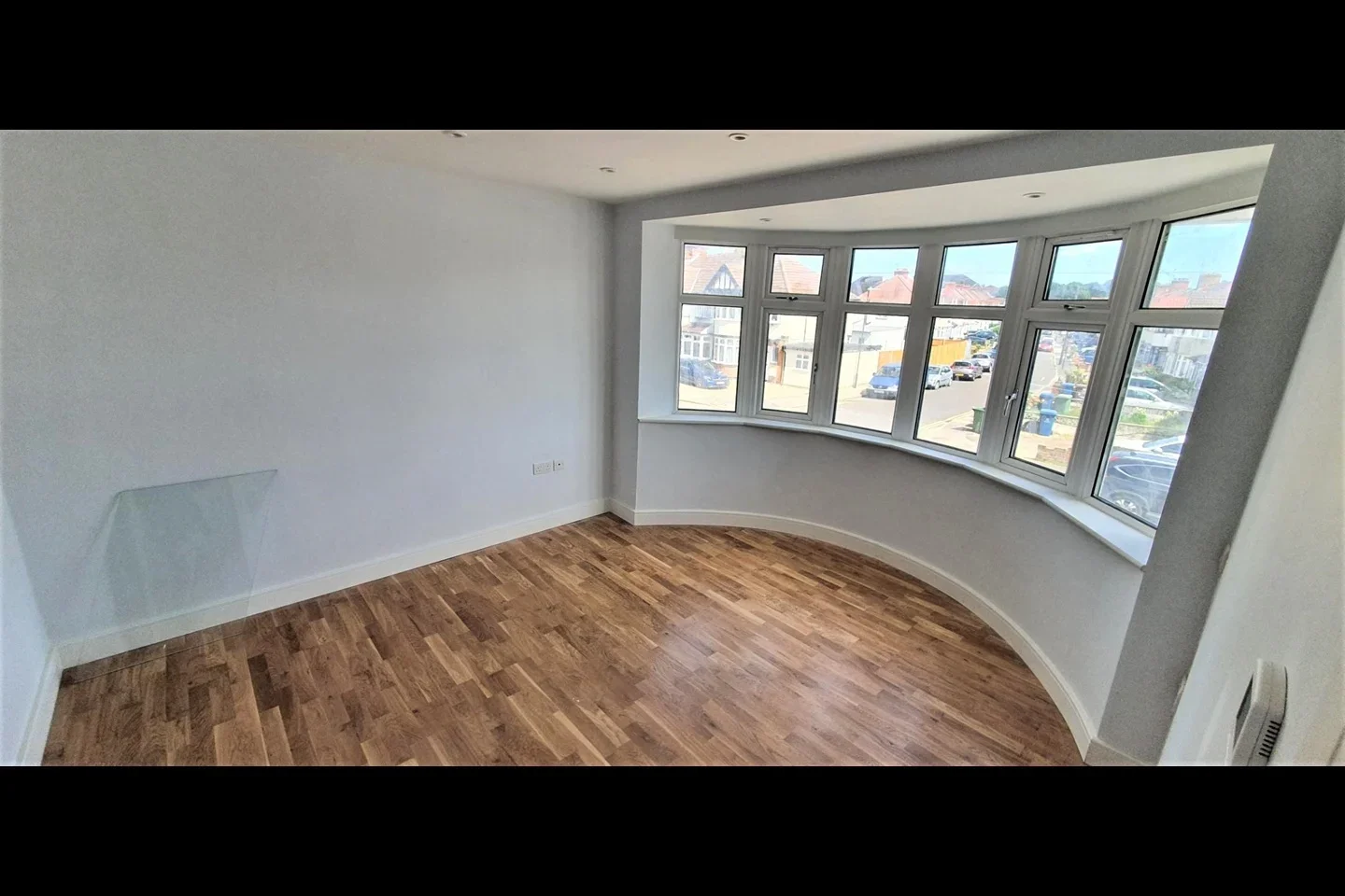 Flat Ruskin Gardens in Greater London