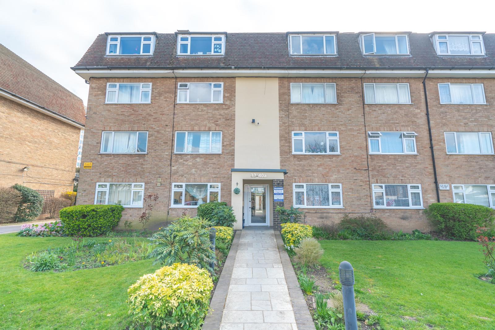 Flat Linden Grove in Greater London