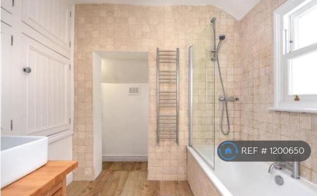 Flat Farlton Road in Greater London