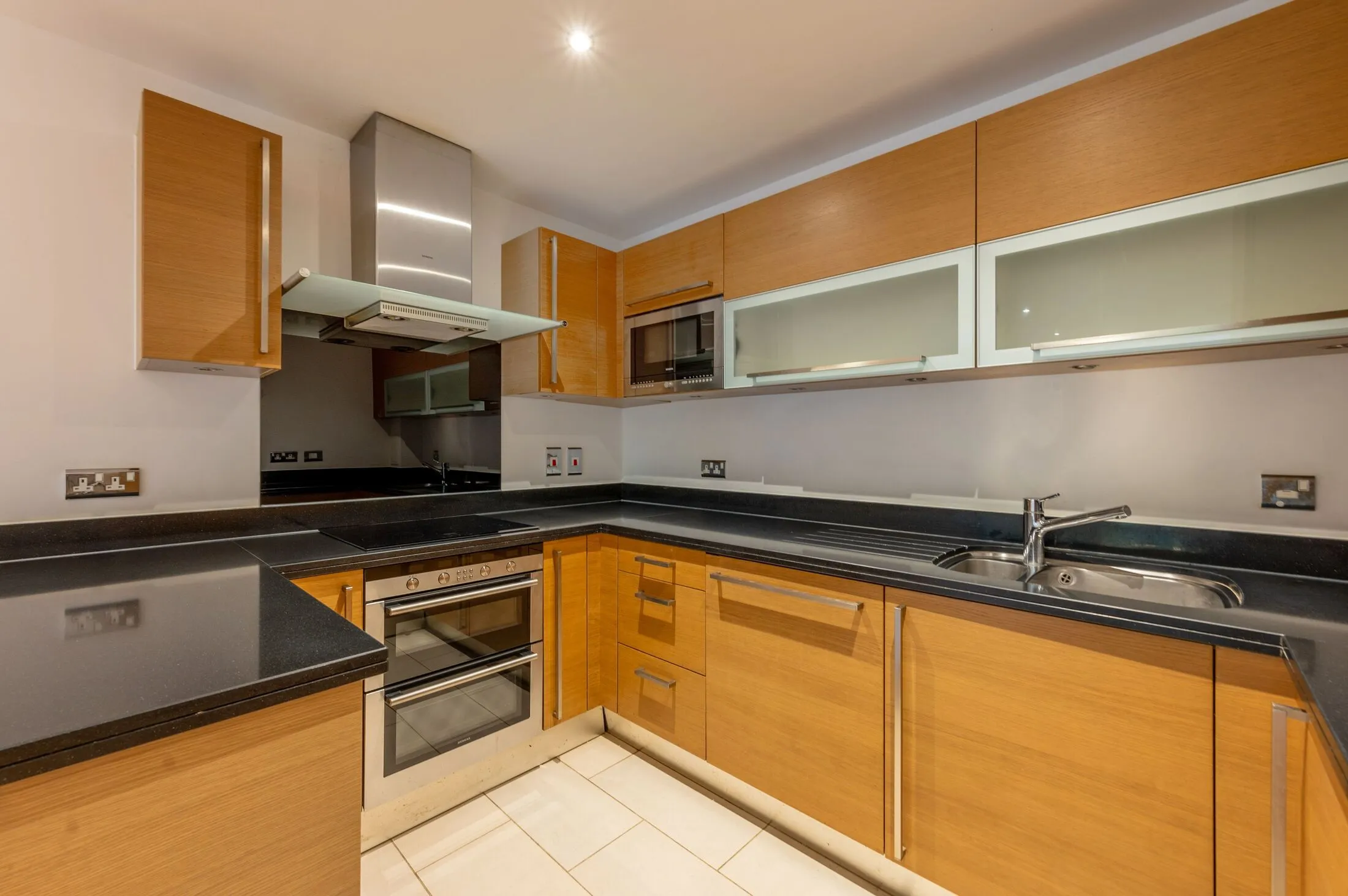 Flat Strand Drive in Greater London