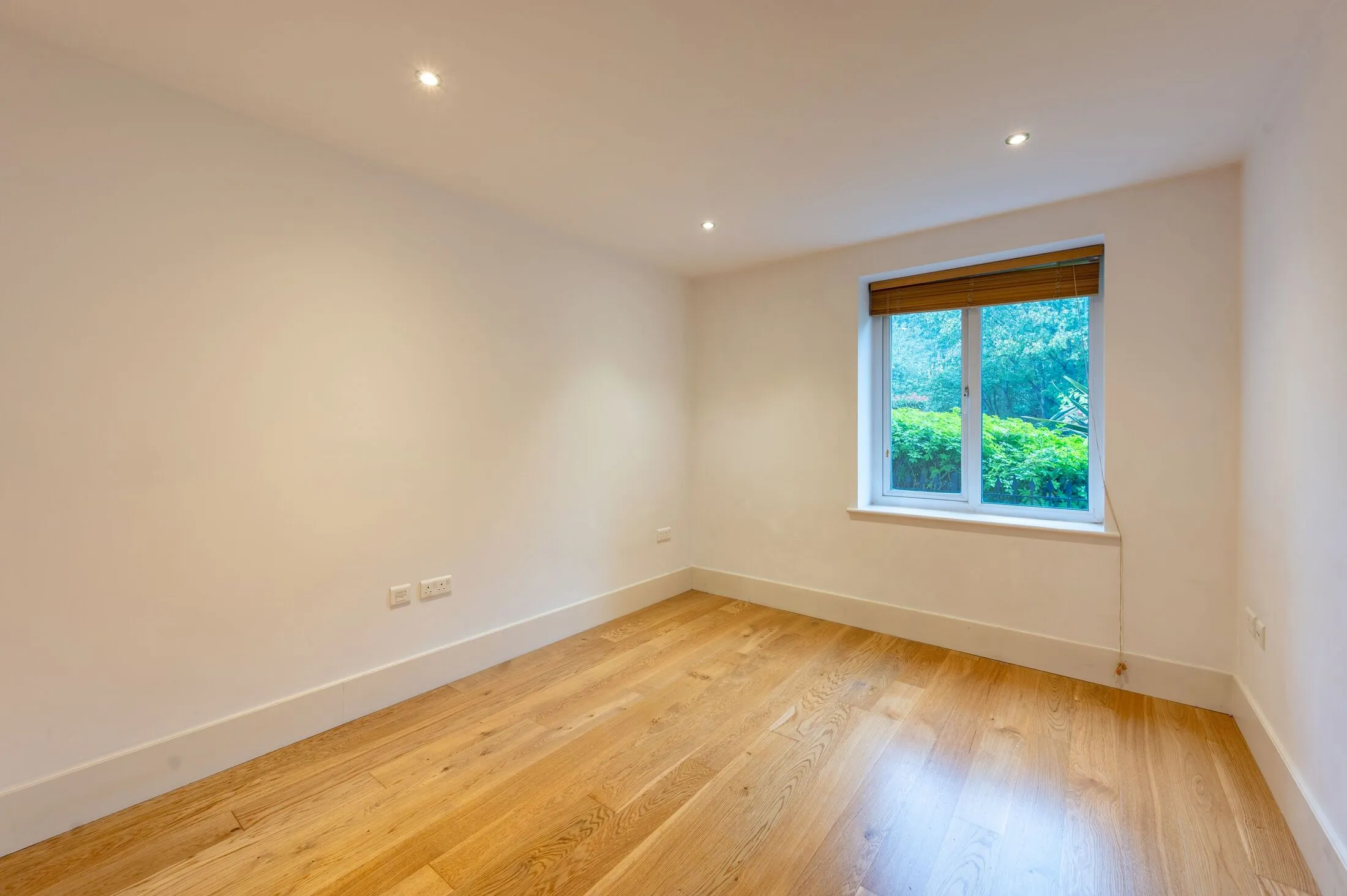 Flat Strand Drive in Greater London