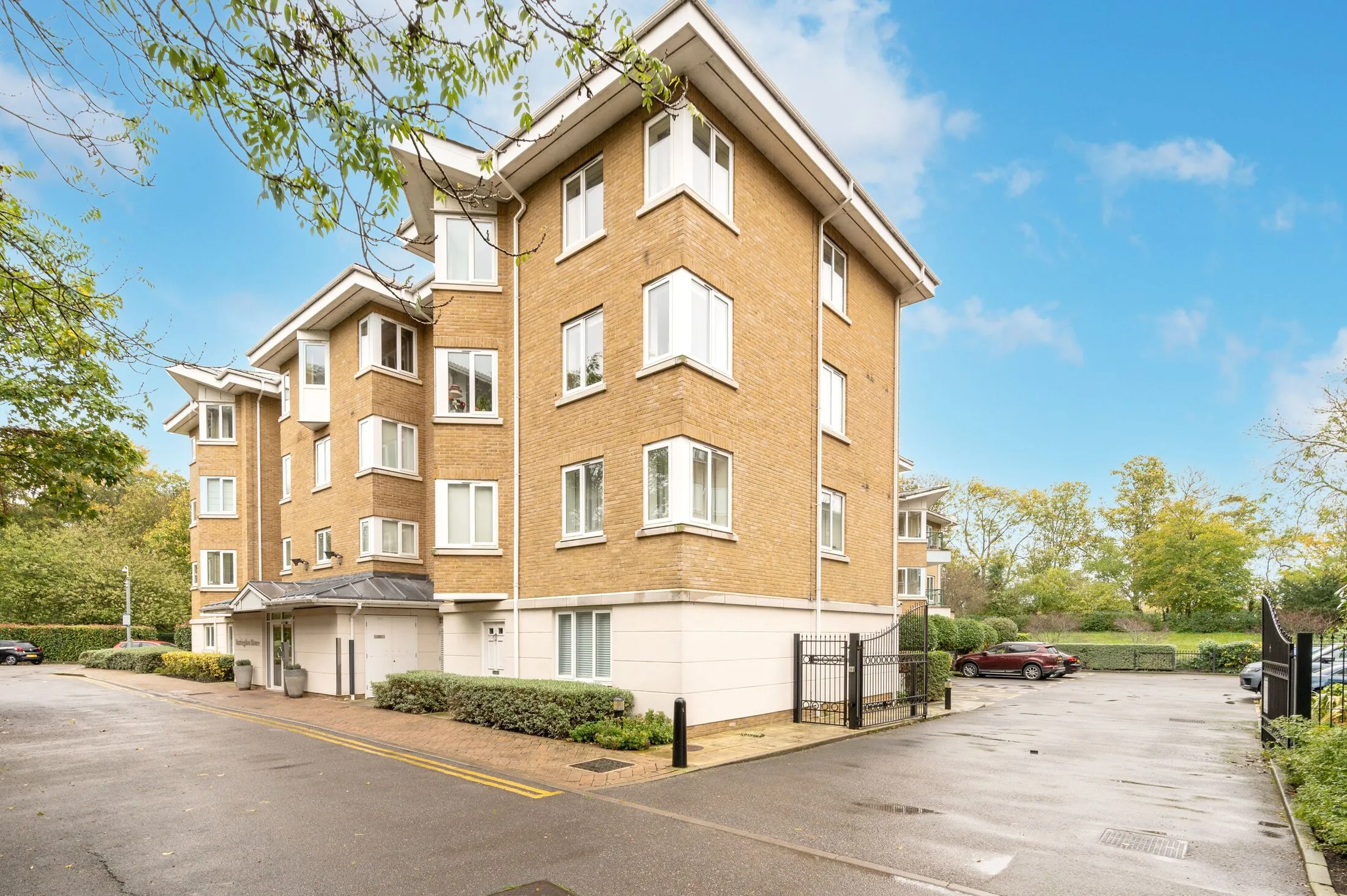Flat Strand Drive in Greater London
