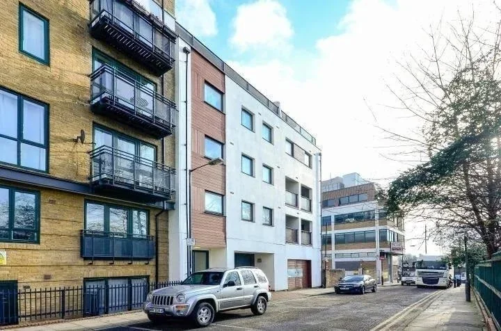Room Ensign Street in Greater London