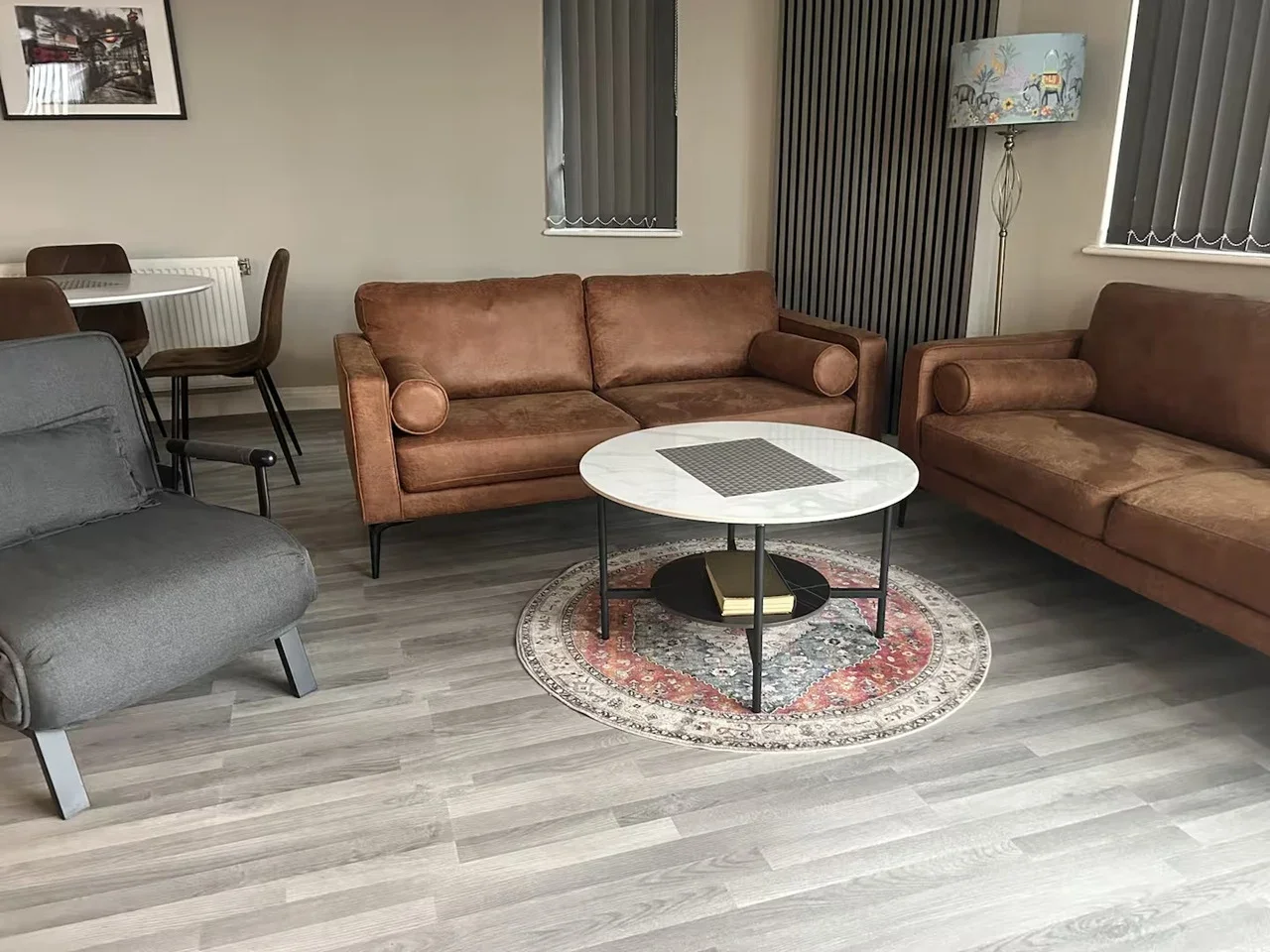 Flat Bentinck Road in Greater London
