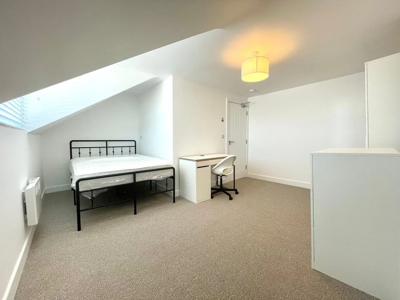 Room Seymour Road in Kingswood
