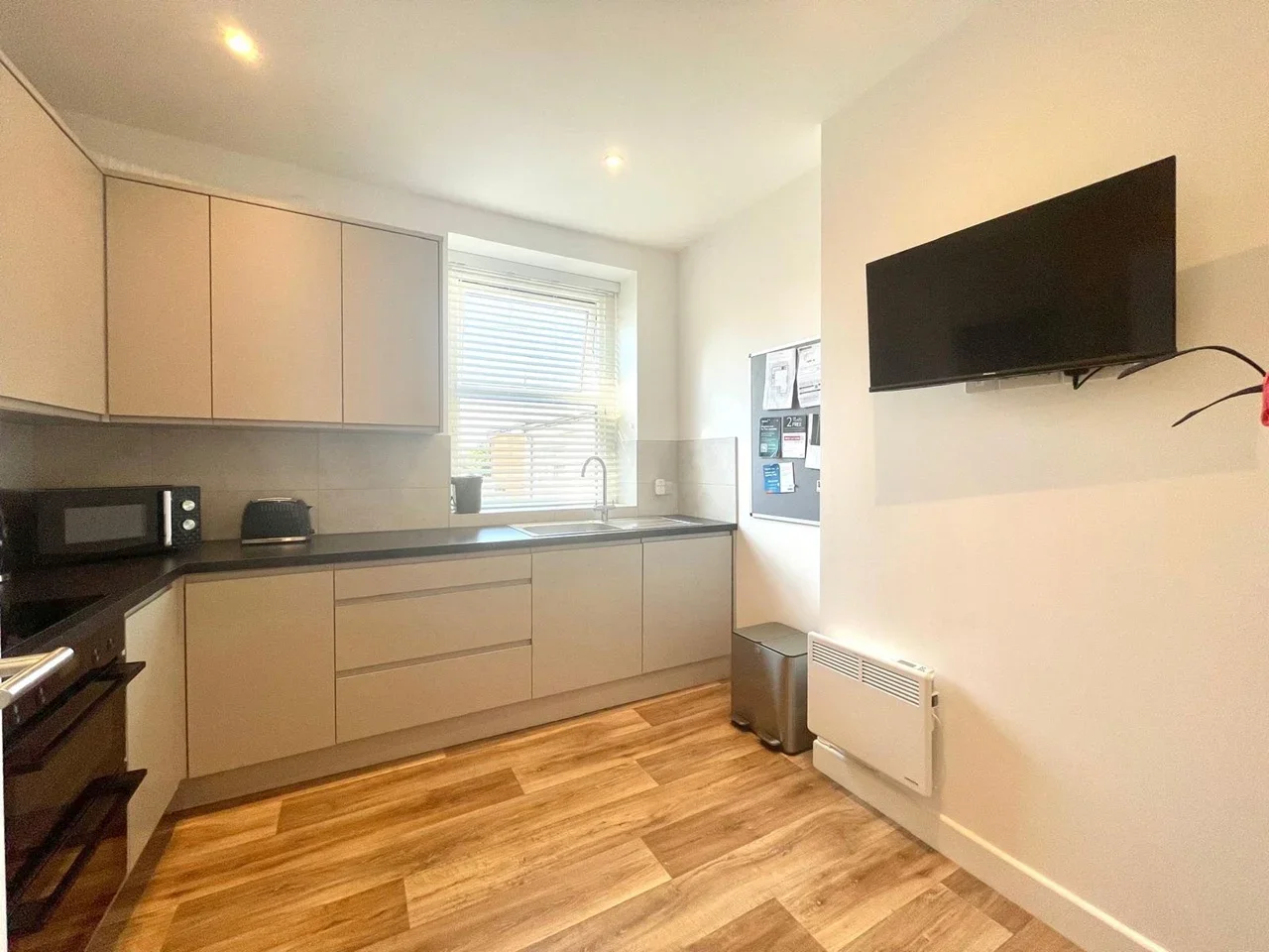 Room Seymour Road in Kingswood