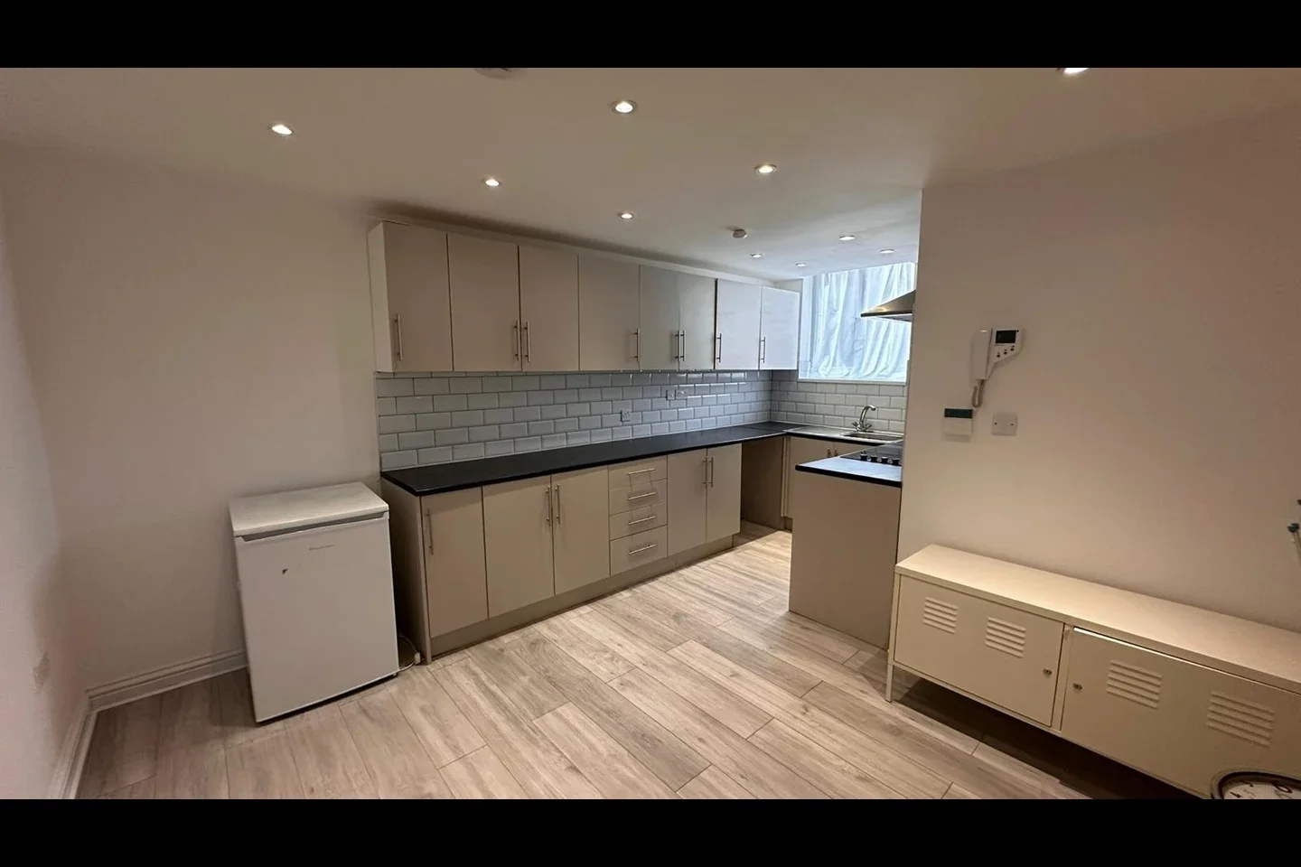 Flat Hillside Avenue in Strood