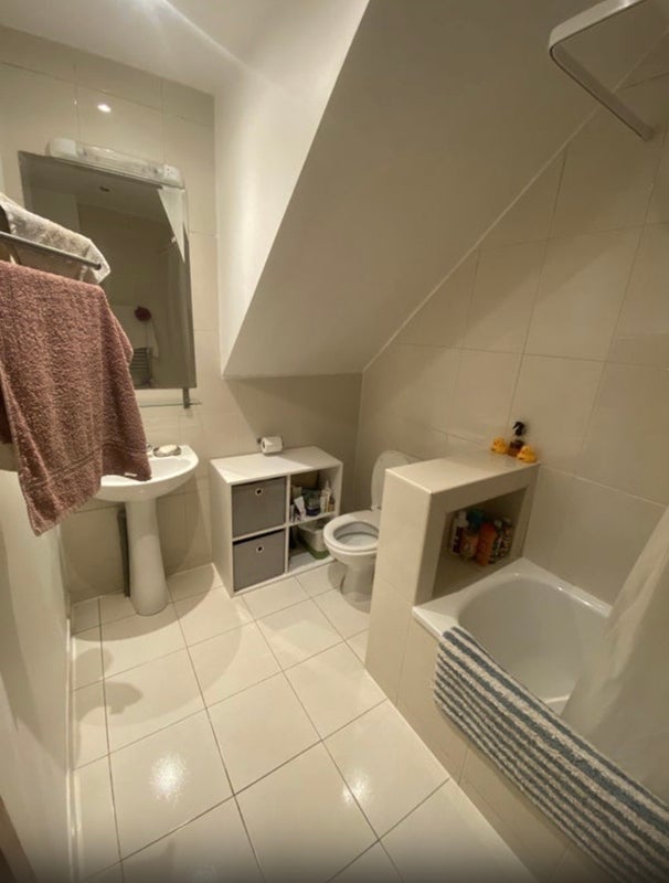 Room Calshot Street in Greater London