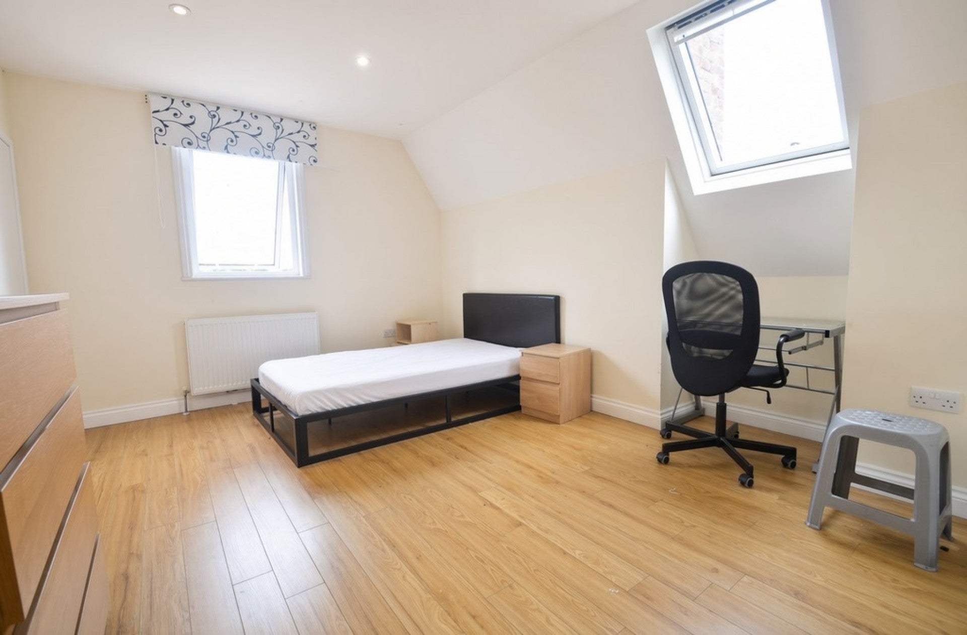 Room South Road in Borough of Runnymede