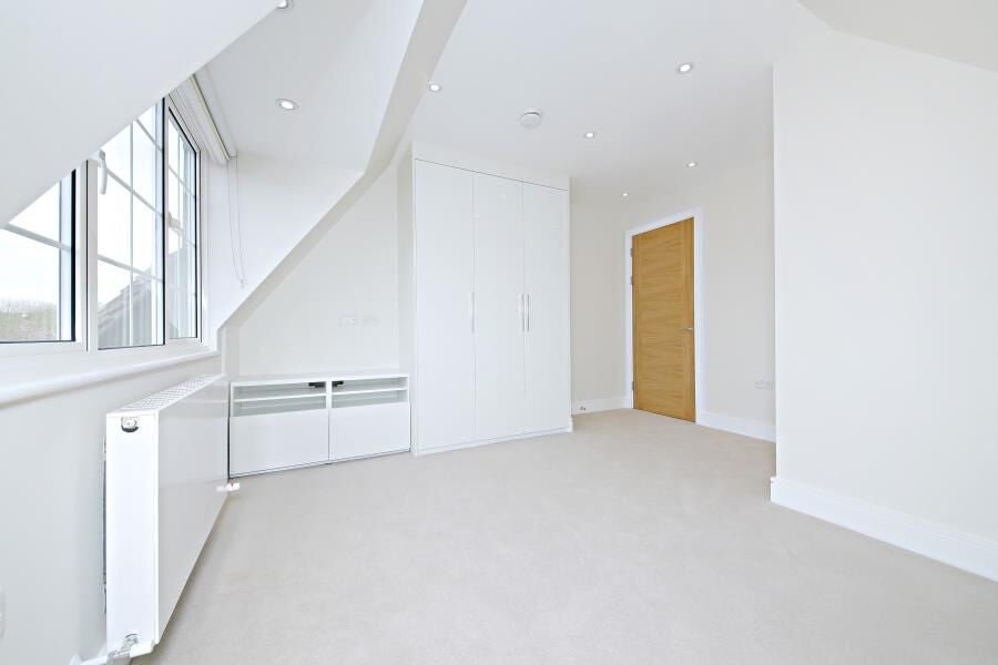 Flat Beechcroft Avenue in Greater London