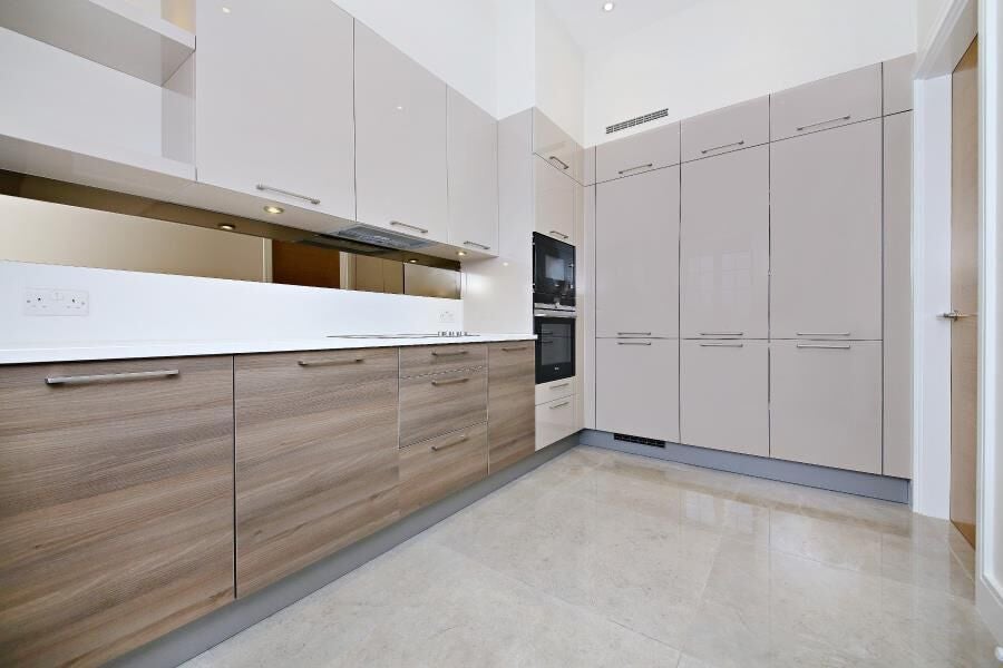 Flat Beechcroft Avenue in Greater London