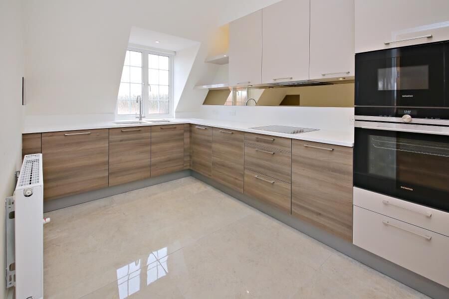 Flat Beechcroft Avenue in Greater London