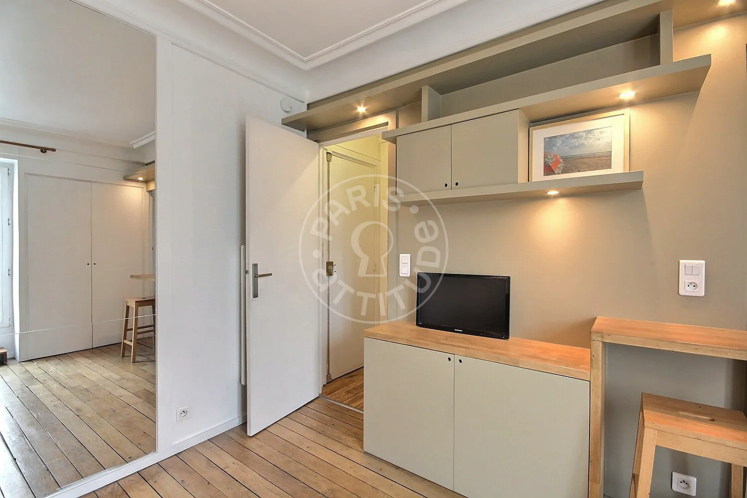 Flat Rue Lentonnet in Paris