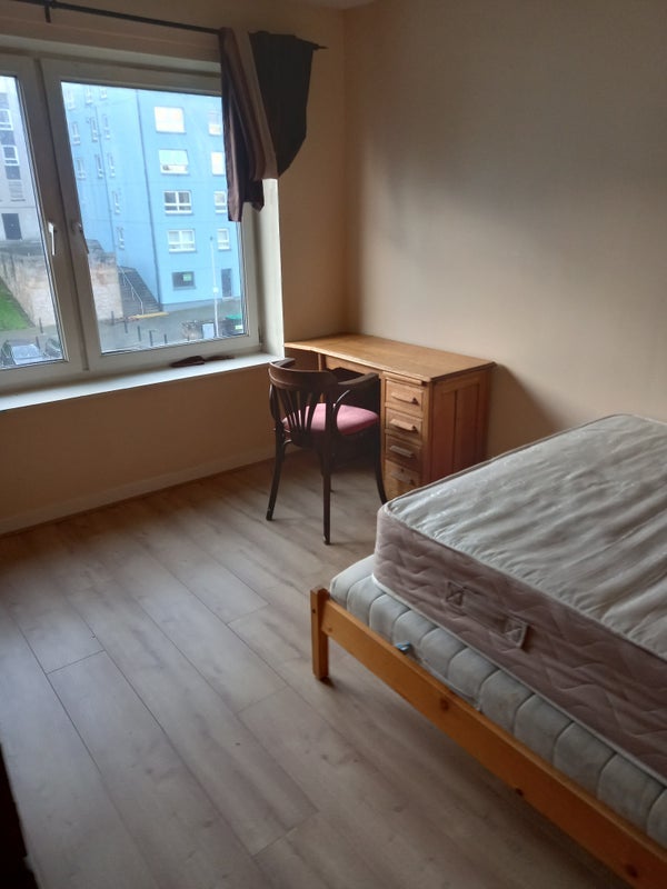 Room Dumbiedykes Road in City of Edinburgh