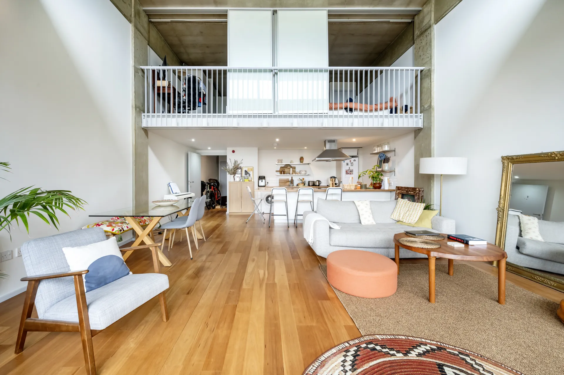 Flat Wenlock Road in Greater London