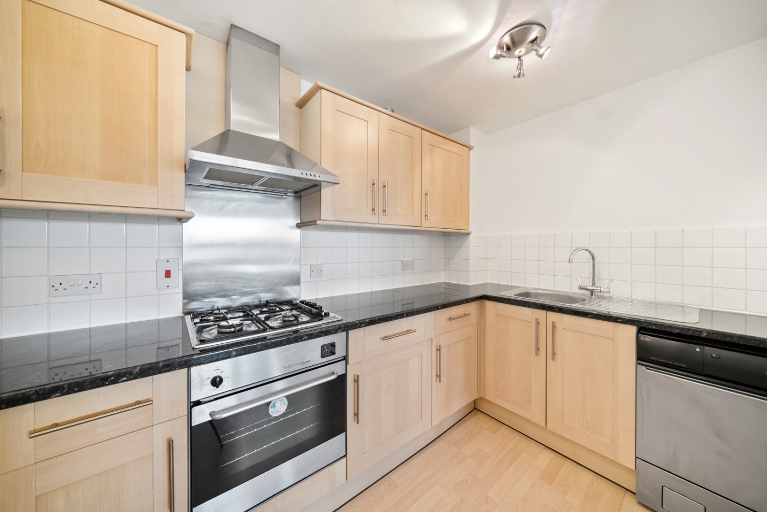 Flat Bethnal Green Road in Greater London