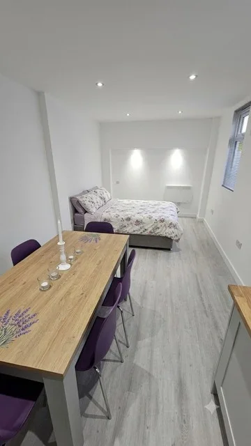 Flat Ordnance Road in Greater London