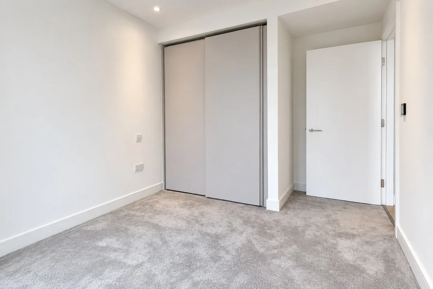 Flat South Quay Square in Greater London
