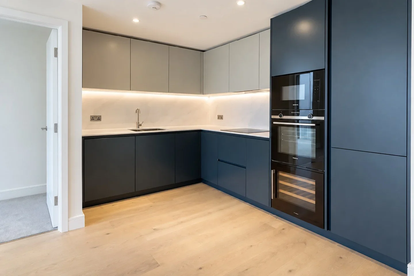 Flat South Quay Square in Greater London