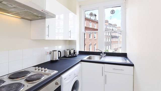 Flat Hill Street in City of Westminster