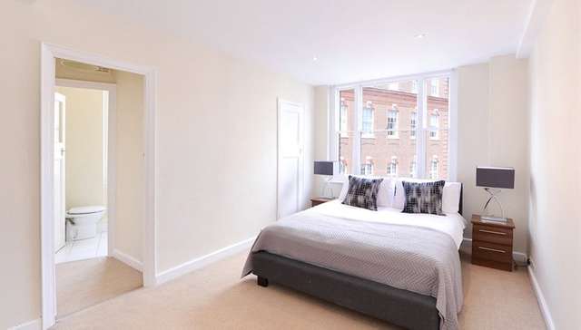 Flat Hill Street in City of Westminster