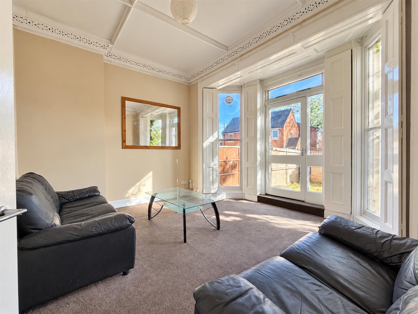 Flat St Mary's Road in Royal Leamington Spa