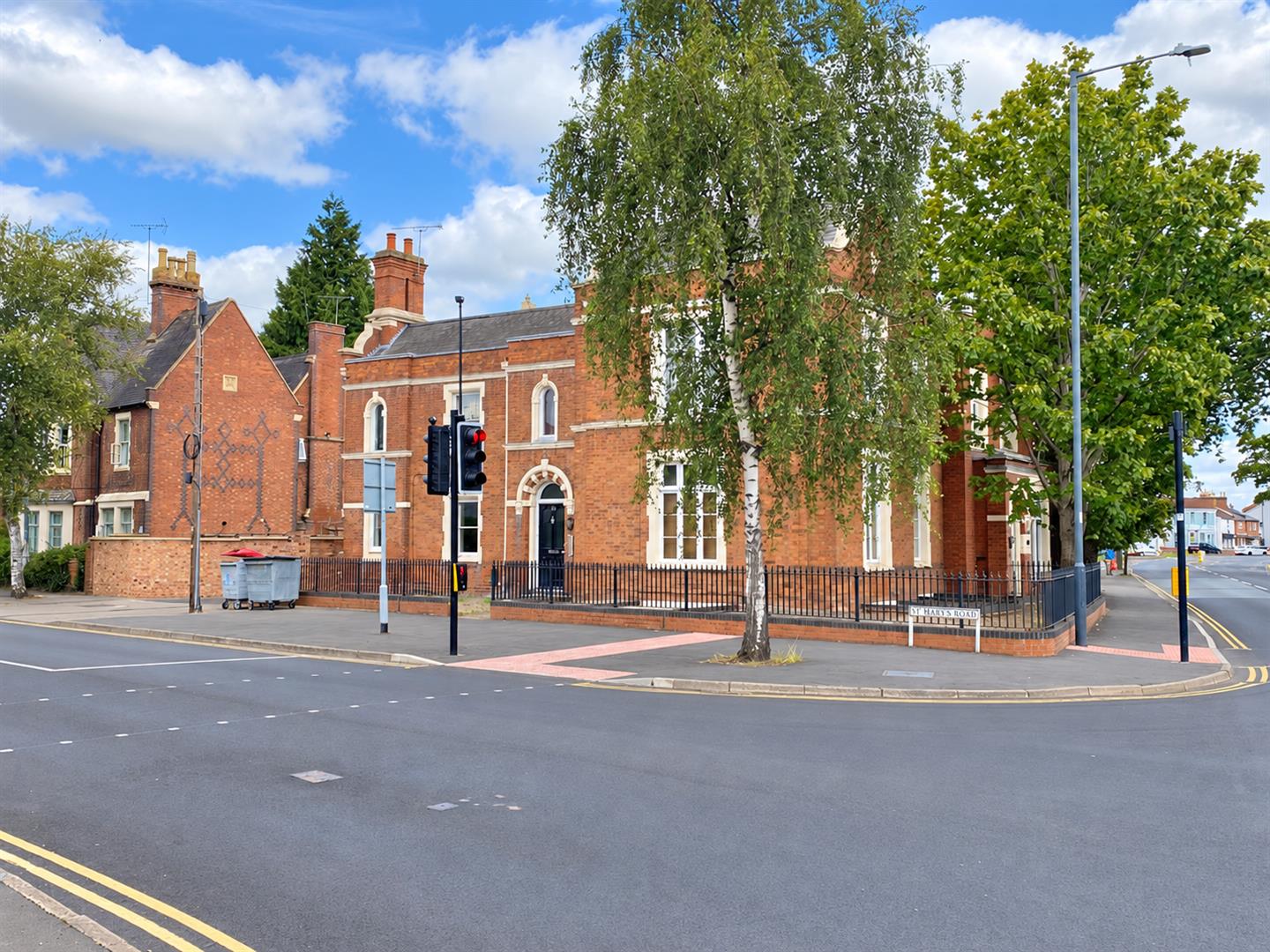 Flat St Mary's Road in Royal Leamington Spa