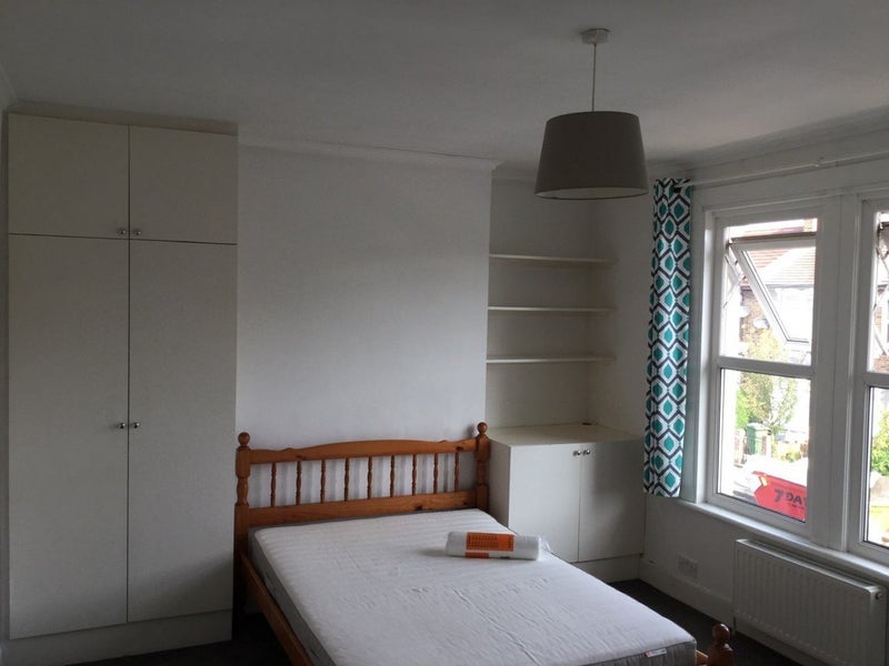House Braxfield Road in Greater London