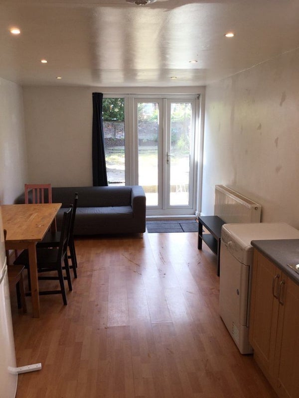 House Braxfield Road in Greater London