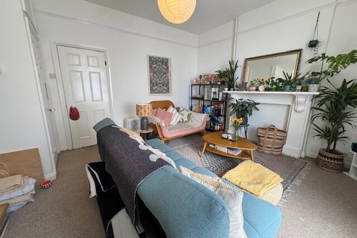 Flat Royal York Crescent in Bristol
