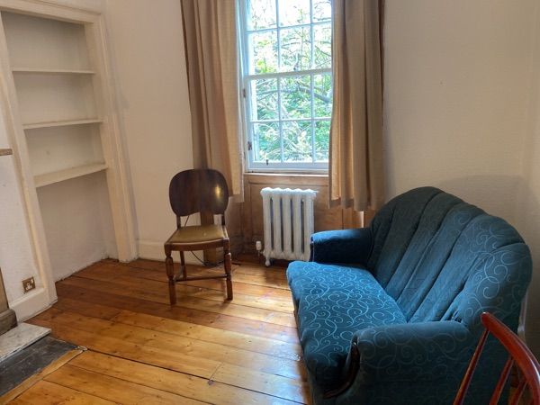Flat Parkside Street in City of Edinburgh