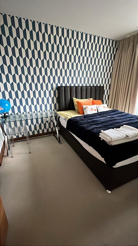 Room Queenstown Road in Greater London