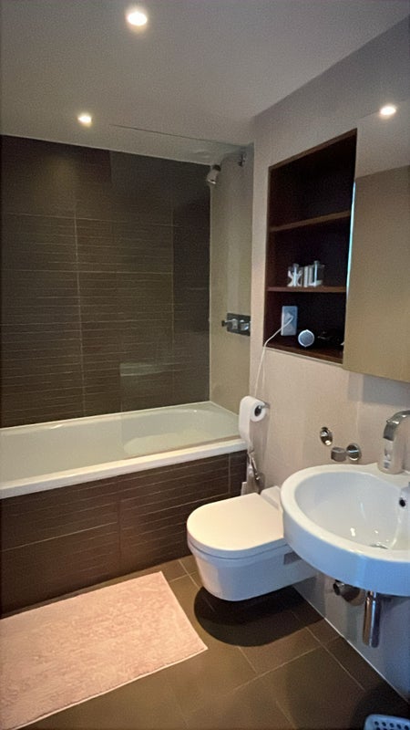 Room Queenstown Road in Greater London