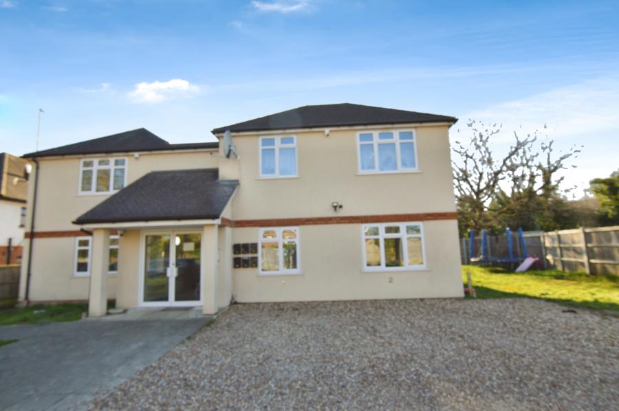 Flat Ilbury Close in Shinfield