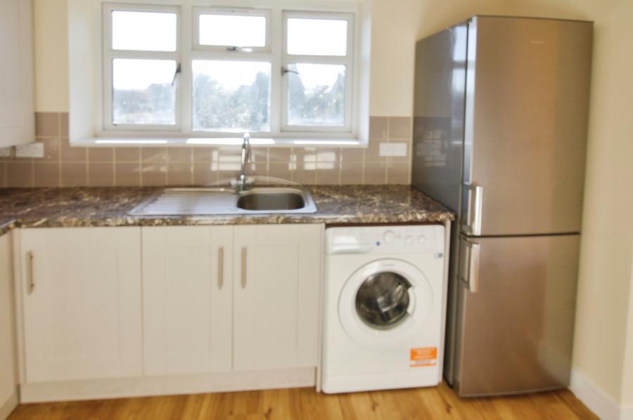 Flat Ilbury Close in Shinfield