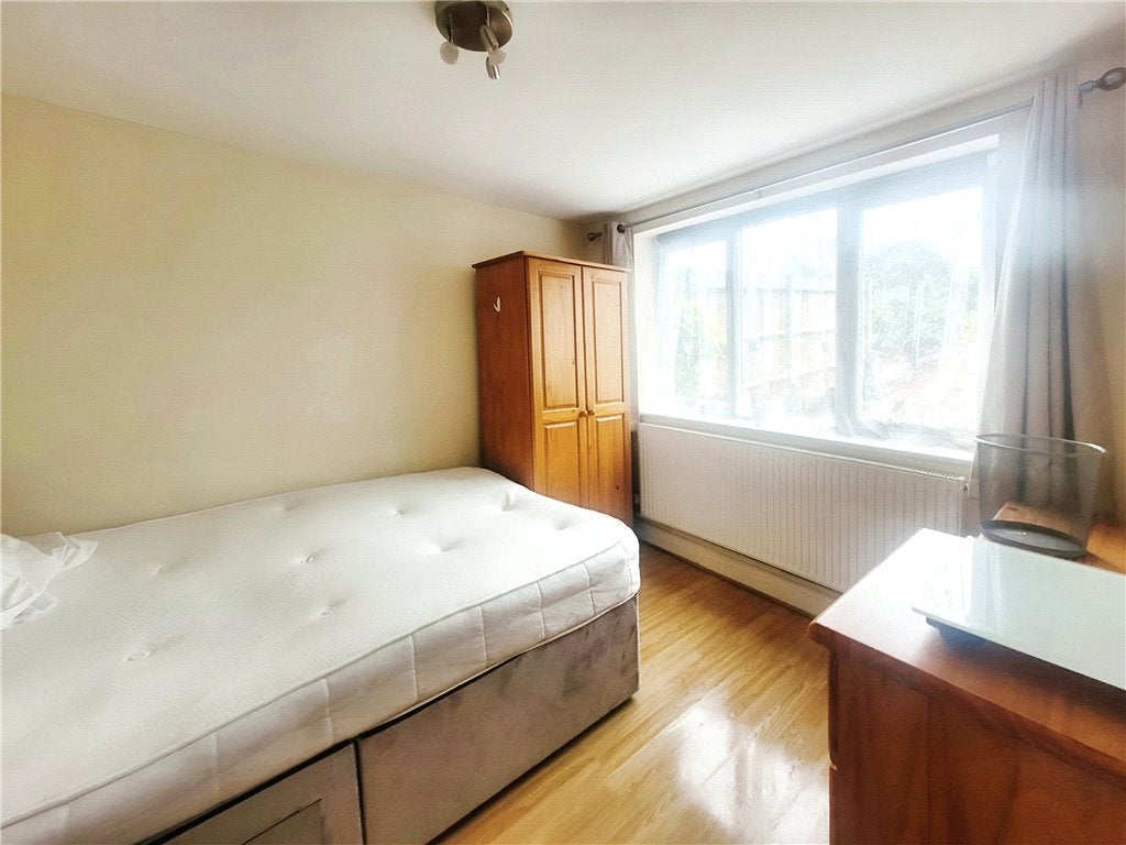 Flat Langham Place in Borough of Runnymede