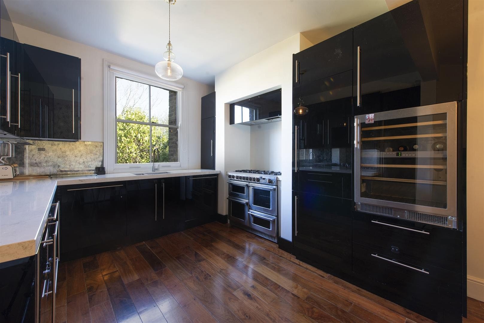 Flat Gondar Gardens in Greater London