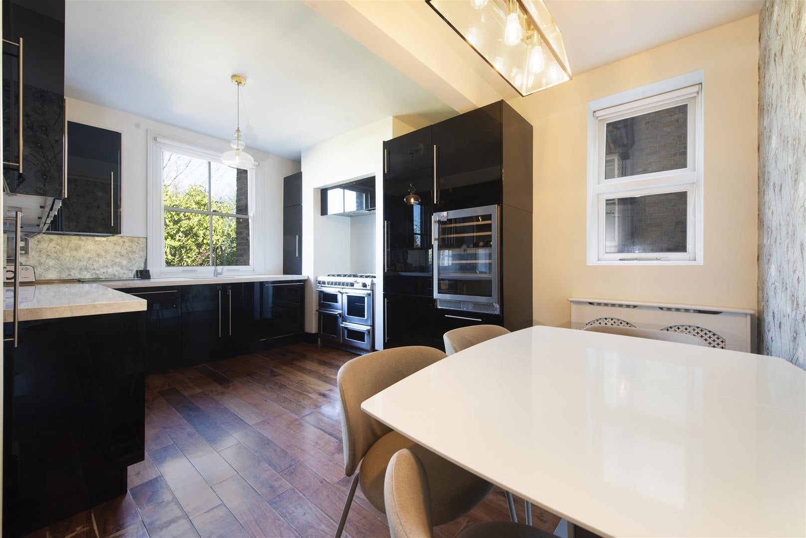 Flat Gondar Gardens in Greater London