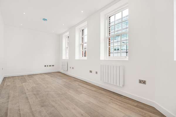 Flat Mare Street in Greater London