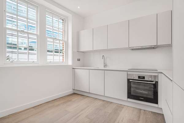Flat Mare Street in Greater London