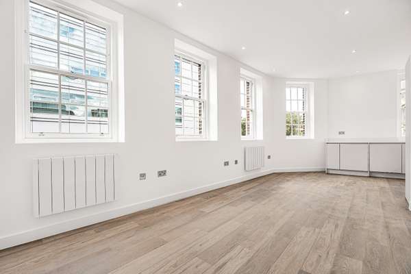 Flat Mare Street in Greater London