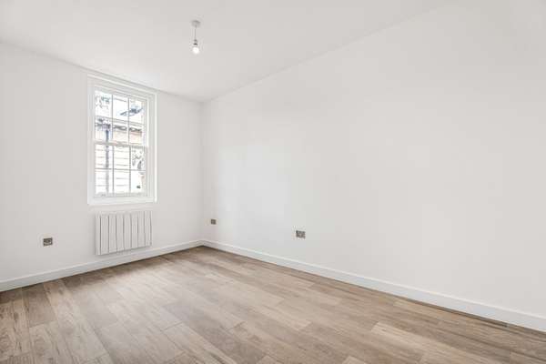 Flat Mare Street in Greater London
