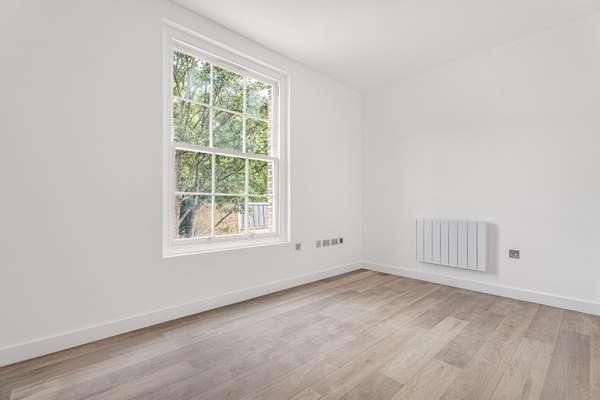 Flat Mare Street in Greater London