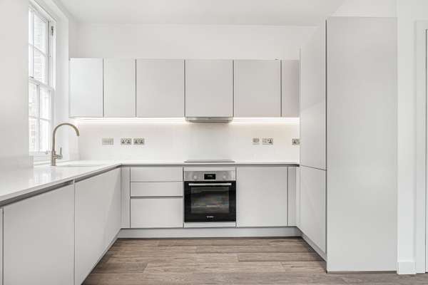 Flat Mare Street in Greater London