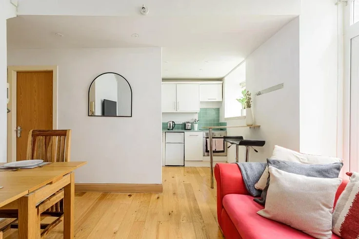 Flat Cockburn Street in City of Edinburgh