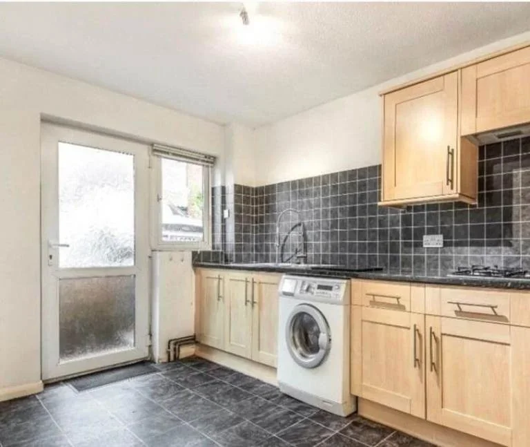 Flat Reedham Drive in Greater London